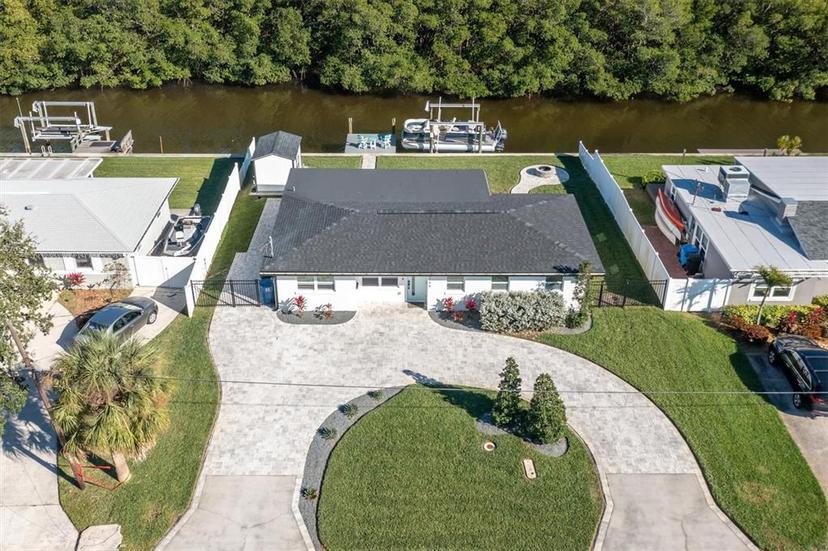 Picture of 9199 Sun Isle Drive Ne, St Petersburg FL 33702