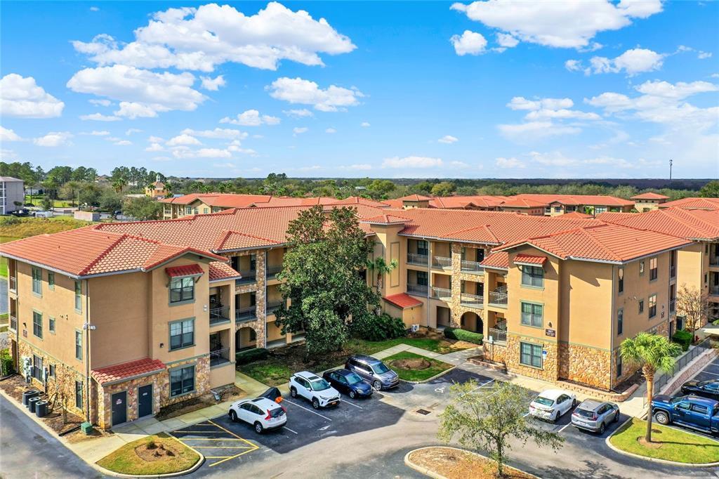 Picture of 907 Charo Parkway Unit 915, Davenport, FL 33897