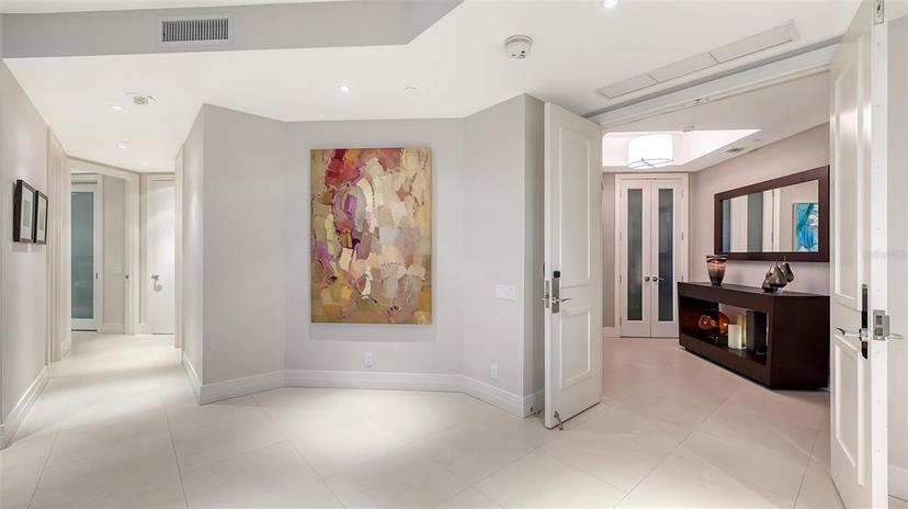 Picture of 1241 Gulf Of Mexico Drive Unit 1005, Longboat Key FL 34228