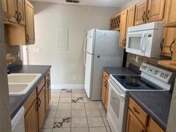 Picture of 2941 Bough Avenue Unit D, Clearwater, FL 33760