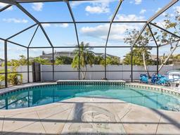 Picture of 821 Greenview Dr, Apollo Beach, FL 33572