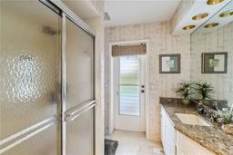 Picture of 534 Warwick Lane, Venice, FL 34293