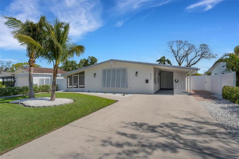 Picture of 4427 Helena Street Ne, St Petersburg FL 33703