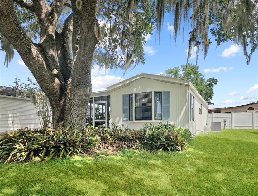Picture of 615 NE Cottage Park Lane, Leesburg FL 34748