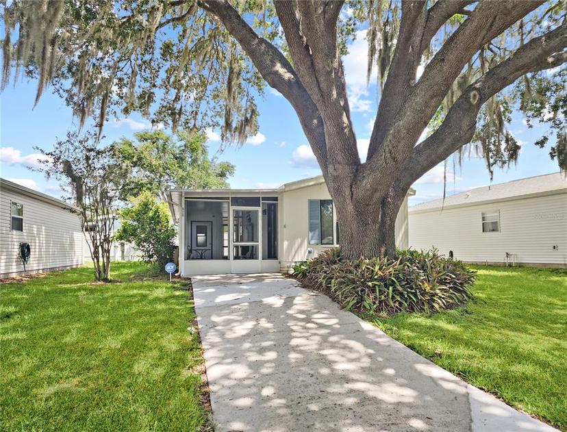 Picture of 615 NE Cottage Park Lane, Leesburg FL 34748