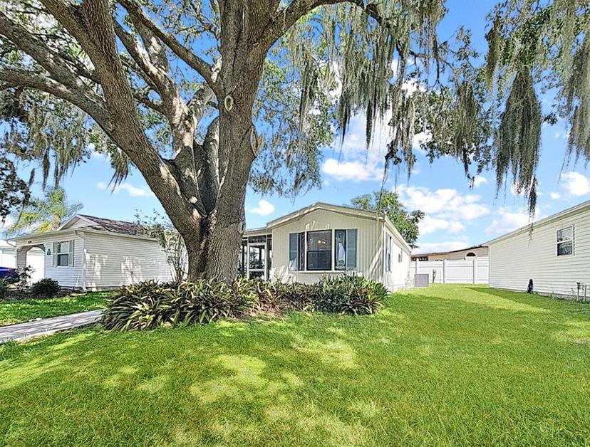 Picture of 615 NE Cottage Park Lane, Leesburg FL 34748