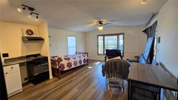 Picture of 615 NE Cottage Park Lane, Leesburg, FL 34748