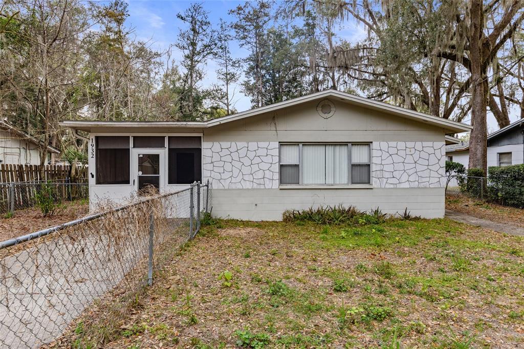 Picture of 1932 NW 31St Place, Gainesville, FL 32605