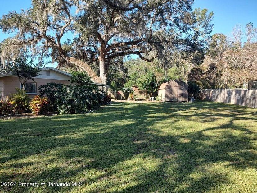 Picture of 9411 E Tsala Apopka Drive, Floral City FL 34436