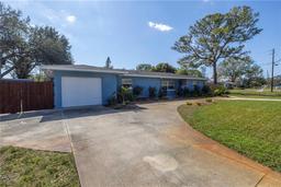 Picture of 686 Southwest Boulevard N, St Petersburg, FL 33702