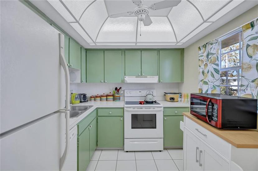 Picture of 19029 Us Highway 19 N Unit 8-15, Clearwater FL 33764