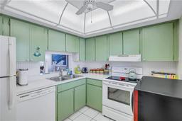 Picture of 19029 Us Highway 19 N Unit 8-15, Clearwater, FL 33764