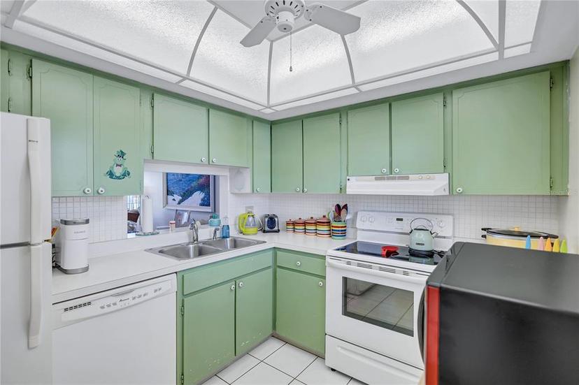 Picture of 19029 Us Highway 19 N Unit 8-15, Clearwater FL 33764