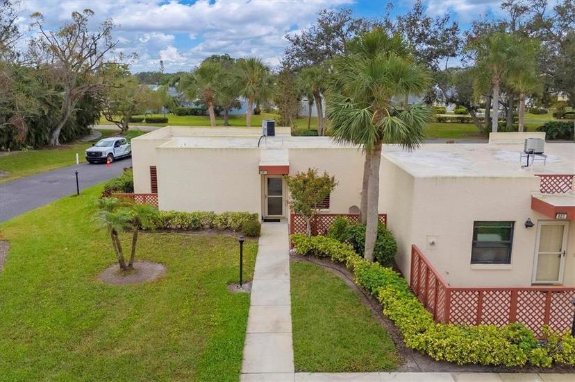 Picture of 801 Spring Lakes Boulevard Unit 801, Bradenton FL 34210