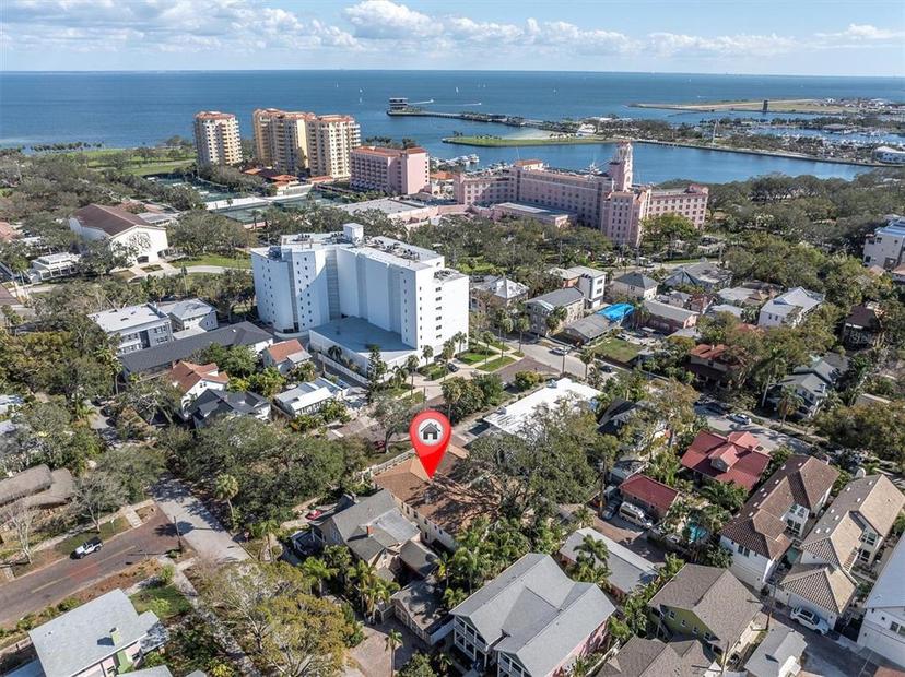 Picture of 732 Oak Street Ne, St Petersburg FL 33701