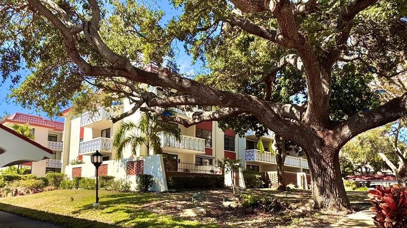 Picture of 2612 Pearce Drive Unit 211, Clearwater FL 33764