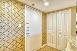 Picture of 1125 W Peppertree Drive Unit 706, Sarasota, FL 34242