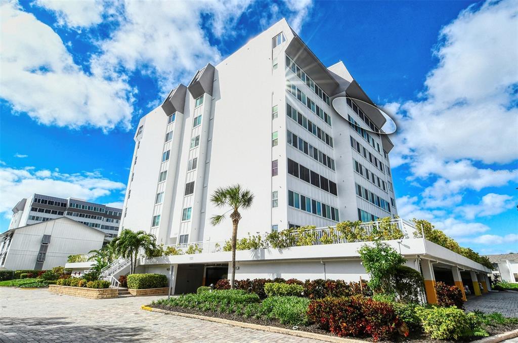 Picture of 1125 W Peppertree Drive Unit 706, Sarasota, FL 34242