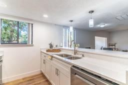 Picture of 1428 Oak Place Unit J, Apopka, FL 32712