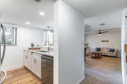 Picture of 1428 Oak Place Unit J, Apopka, FL 32712