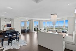 Picture of 450 Knights Run Avenue Unit 1704, Tampa, FL 33602