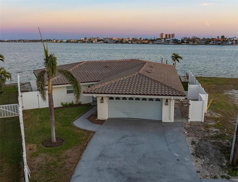 Picture of 11005 5Th Street E, Treasure Island FL 33706