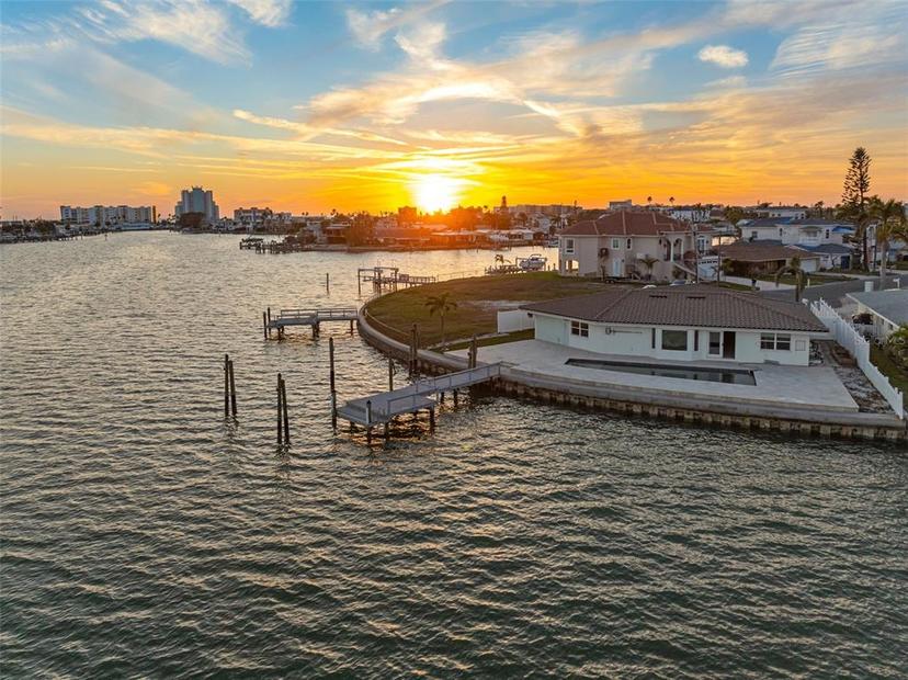 Picture of 11005 5Th Street E, Treasure Island FL 33706