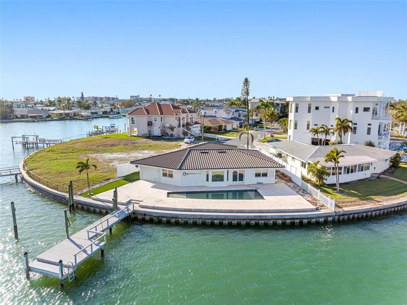 Picture of 11005 5Th Street E, Treasure Island FL 33706