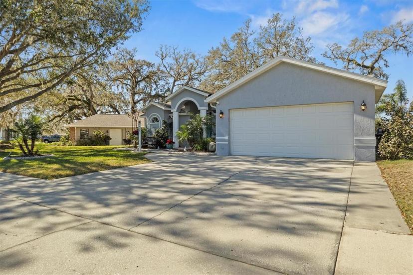 Picture of 6929 Northlake Drive, Zephyrhills FL 33542