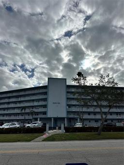 Picture of 1868 Shore Drive S Unit 608, South Pasadena, FL 33707