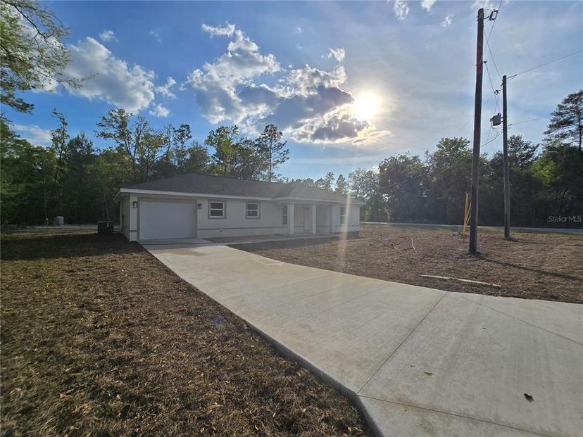 Picture of 19 Bay Court Pass, Ocklawaha FL 32179