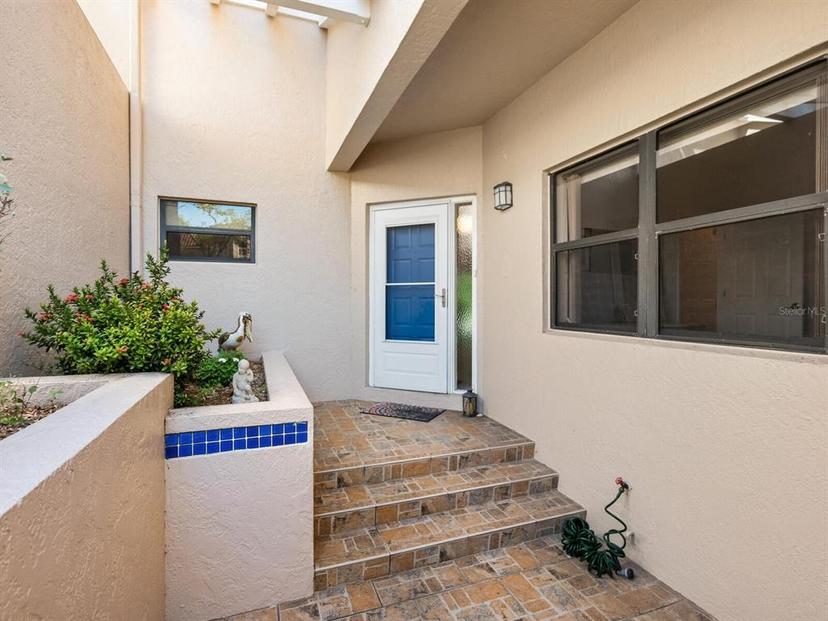 Picture of 1718 Starling Drive Unit 104, Sarasota FL 34231
