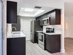 Picture of 6233 Dewdrop Way Unit 6233, Tampa, FL 33617