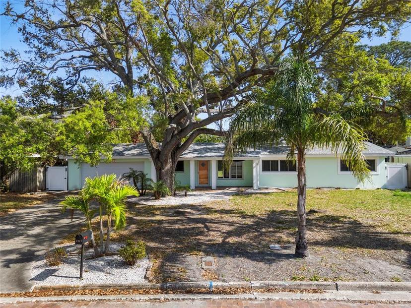 Picture of 1817 Santa Barbara Drive, Dunedin FL 34698