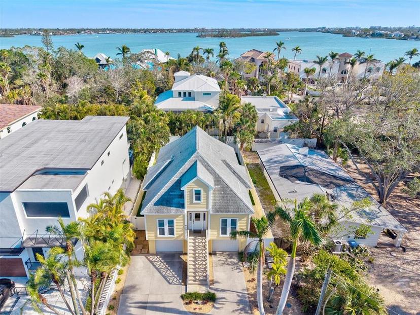 Picture of 4117 Roberts Point Circle, Sarasota FL 34242