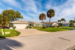 Picture of 1983 Massachusetts Avenue Ne, St Petersburg, FL 33703