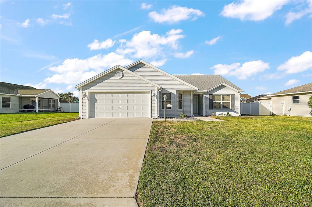 Picture of 12050 NE 51St Circle, Oxford, FL 34484