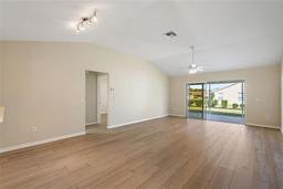 Picture of 12050 NE 51St Circle, Oxford, FL 34484
