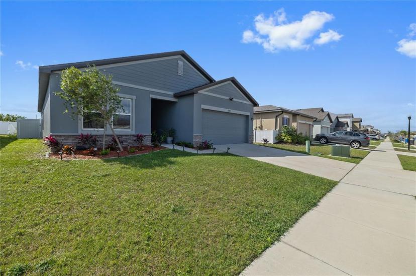 Picture of 2375 Harris Hawk Avenue, Ruskin FL 33570