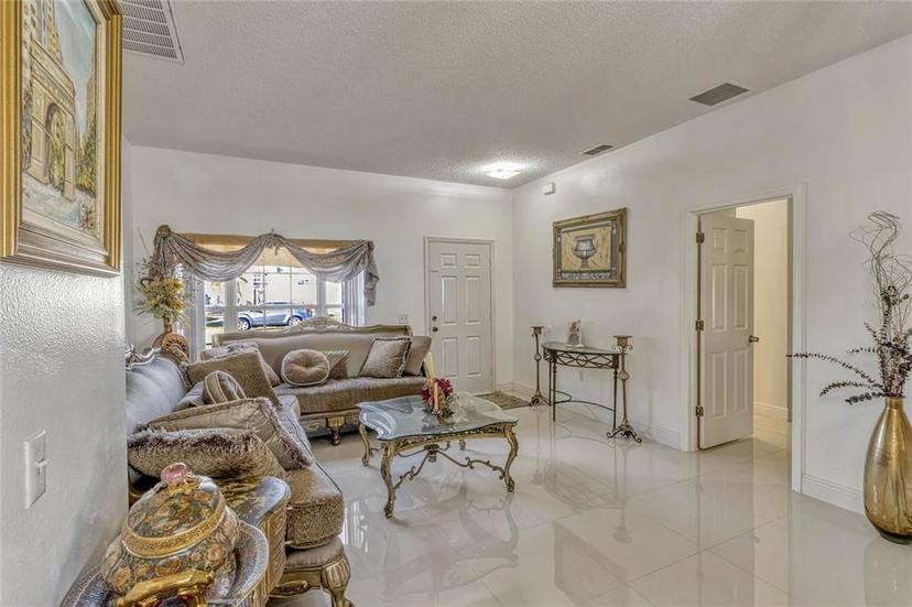 Picture of 372 Aylesbury Court, Kissimmee FL 34758