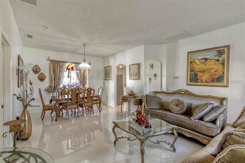 Picture of 372 Aylesbury Court, Kissimmee FL 34758