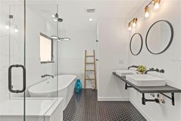 Picture of 2260 Bay Street Se, St Petersburg, FL 33705