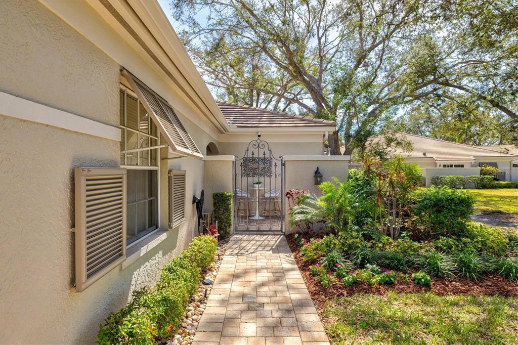 Picture of 4452 Oakley Greene Unit 49, Sarasota, FL 34235