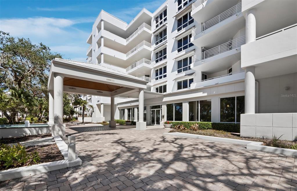 Picture of 2410 Harbourside Drive Unit 121, Longboat Key, FL 34228
