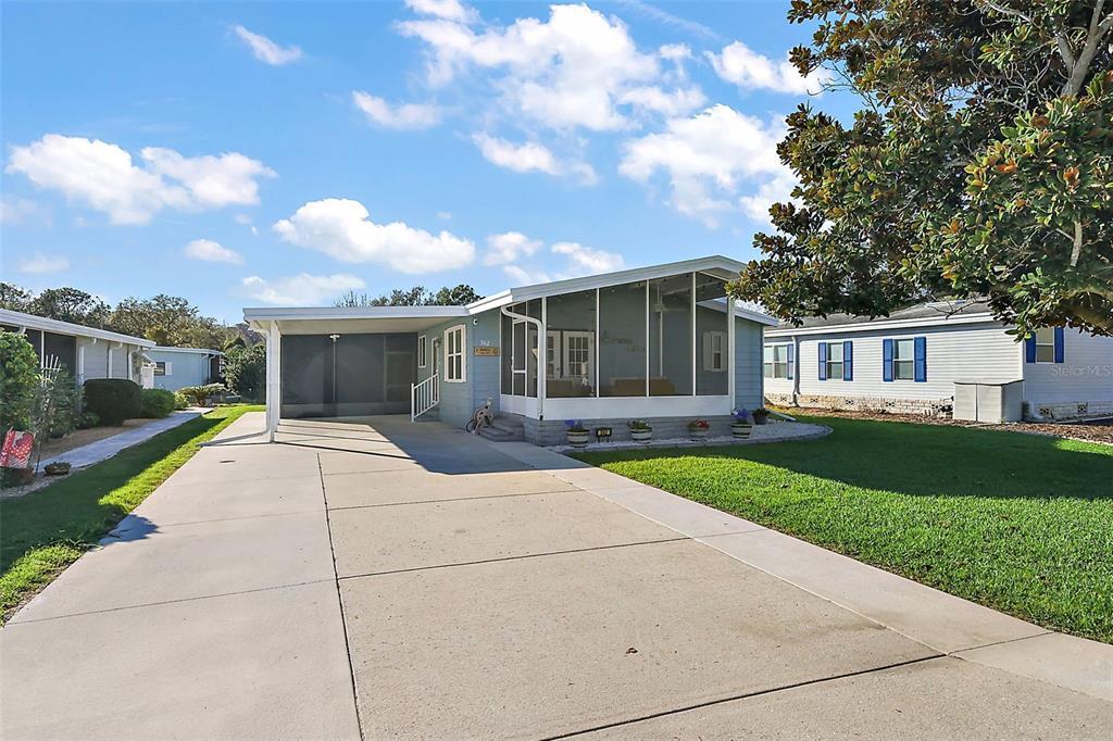 Picture of 562 Saint Johns Road, Tavares, FL 32778
