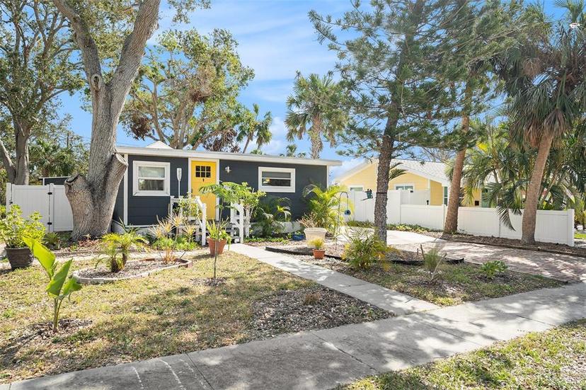 Picture of 2506 Quincy Street S, St Petersburg FL 33711