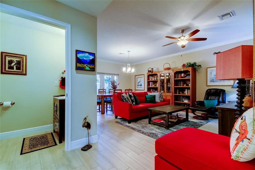 Picture of 757 Date Palm Lane, St Petersburg FL 33707