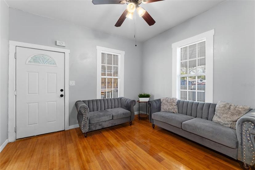 Picture of 915 E North Bay Street, Tampa FL 33603