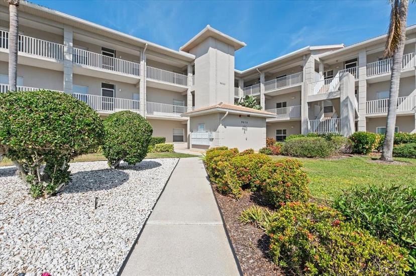 Picture of 9630 Club South Circle Unit 6208, Sarasota FL 34238