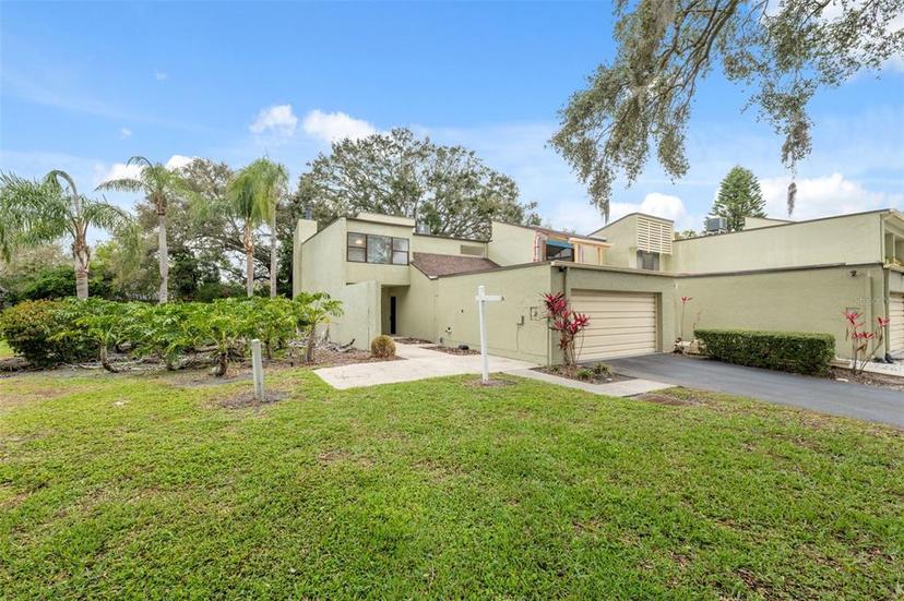 Picture of 13502 Palmwood Lane Unit 13502, Tampa FL 33618